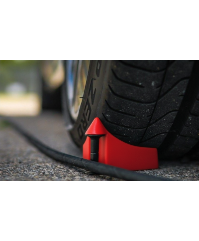 Detail Guardz hose guide - Protectie impotriva blocarii cablului/furtunului la roti - culoare rosie